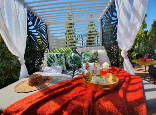 4 BDR Gardens Escape Inner City Townhouse with Secure Parking and Spa