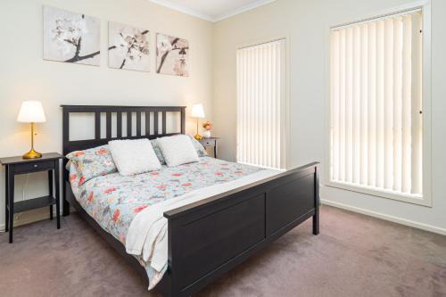 4 BR Home with Garage- short walk to shops, cafe, dining, and supermarkets