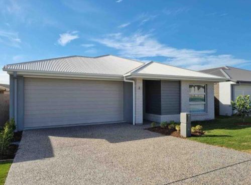 4Bed House master with ensuite and AC