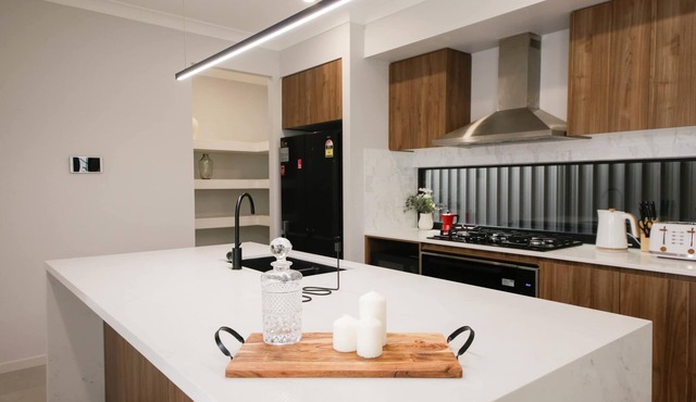 🌟4BR Designer Home | 5★Luxury, FamilySafe | CBD+Airport Proximit