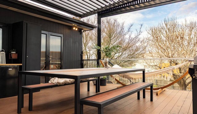 4BR Launceston, Multi Family, Team Group, 8, Bath, Big BBQ Deck in Riverside