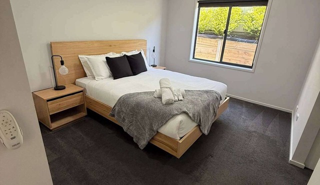 5BR Mount Clear Manor - Sleep Up To 8 Guests!