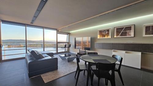 A breathtaking lake view in NewActon Canberra