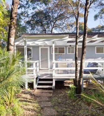 A Classic Beach House - Waterfront Access and Short Walk to Beach