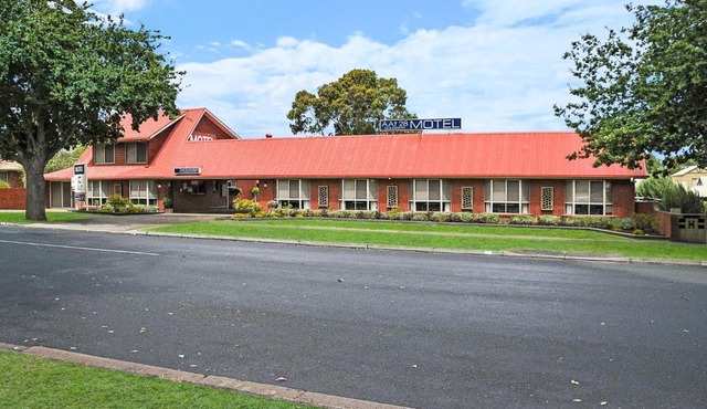 AAt 28 Goldsmith Motel