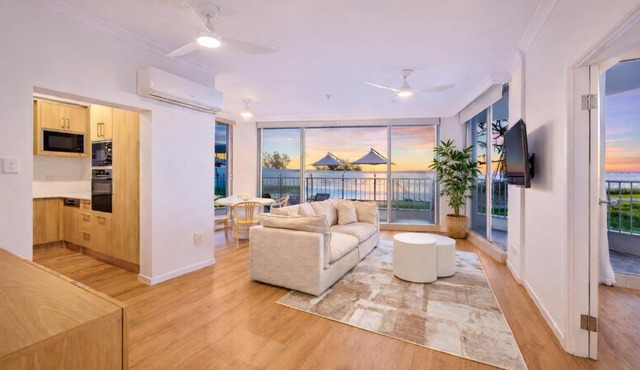 Absolute Beachfront Apartment with Direct Pool