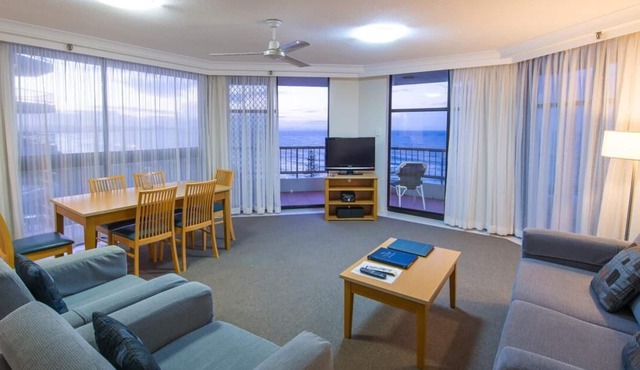 Absolute Beachfront Coolangatta Apart. sleep 6 avail. Dec. 26 -Jan. 9 2027 in Coolangatta