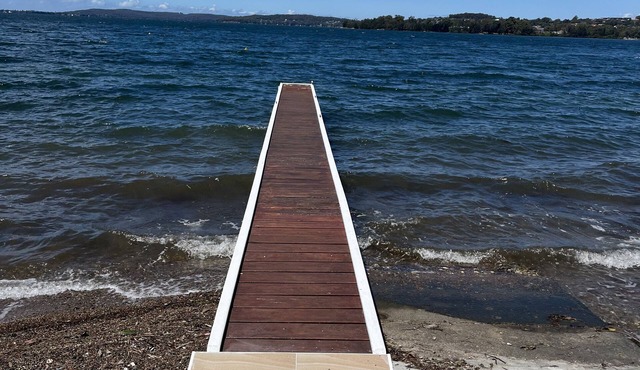 Absolute waterfront holiday house - blue ribbon location
