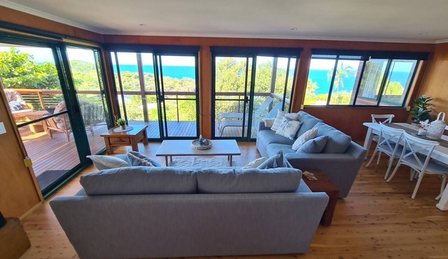 Absolutely stunning views of the ocean. Perfect house for a Holiday!