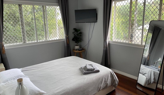 Airy and Charming Beach Style House 400m From Train Station and 1.5km From Ocean