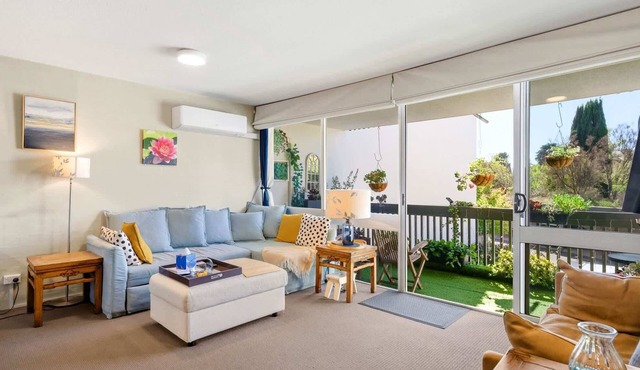 Airy & Arty 2-Bed – Old Kingston Meets Foreshore