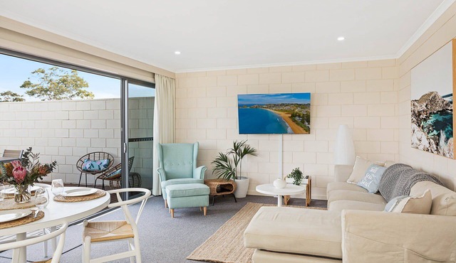 All Decked Out: 2 bedroom pet friendly apartment