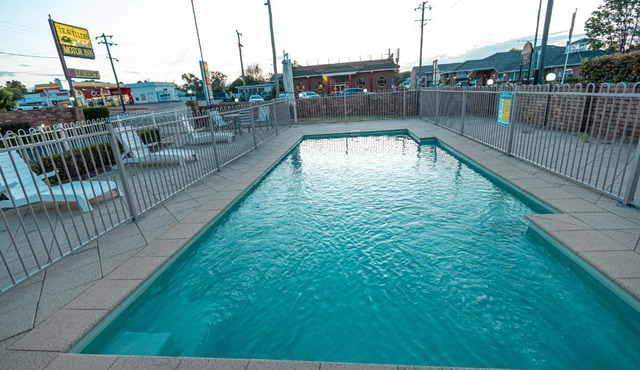 All Travellers Motor Inn