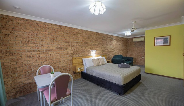 ALYN MOTEL