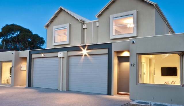 Amaroo by the beach and Swan Bay