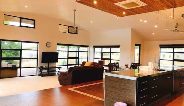 Badgers Book Winery Mansion - Yarra Valley