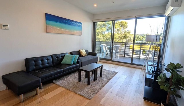 Balwyn Bright Beauty|Balcony|Parking|Walk to Shops