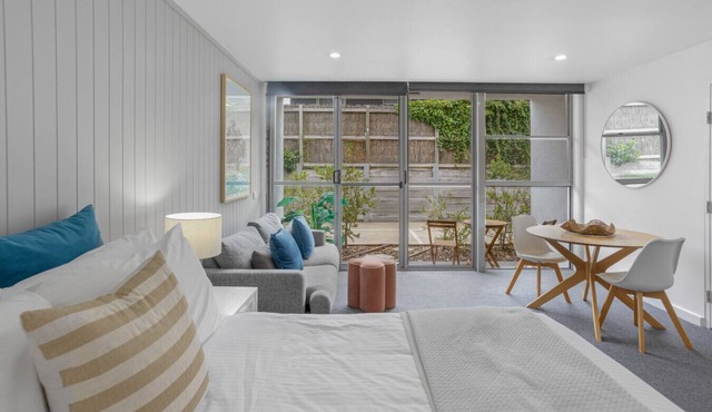 Bay View Style - Lorne