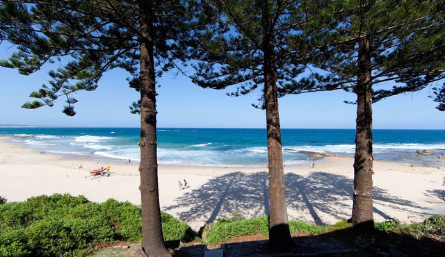 BEACH FRONT PROPERTY 180 DEGREE VIEWS WITH BEACH AT YOUR DOOR STEP!