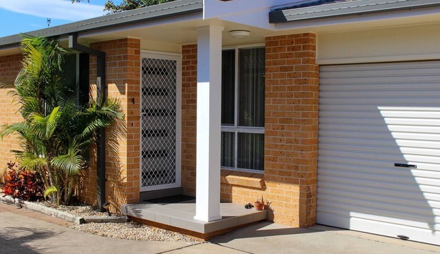 Beach Haven Villa - close to beach and breakwall