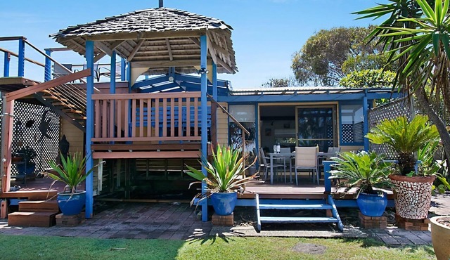 Beach House - Authentic Lennox Beachfront Shack