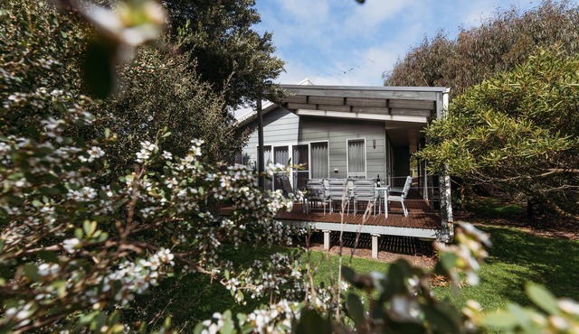 Beach Side Retreat; WiFi, Linen, Pet Friendly and minutes' walk to the beach