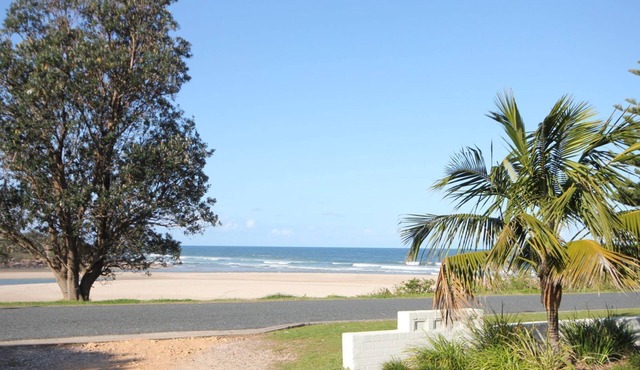 Beachfront 4 - opposite lake and beach