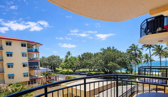 Beachfront Apartment in Townsville 1BR on The Strand with Pool & Parking