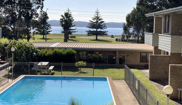 Beachfront Batemans Bay-Batehaven NSW 2 bedroom apartment,pool, free parking
