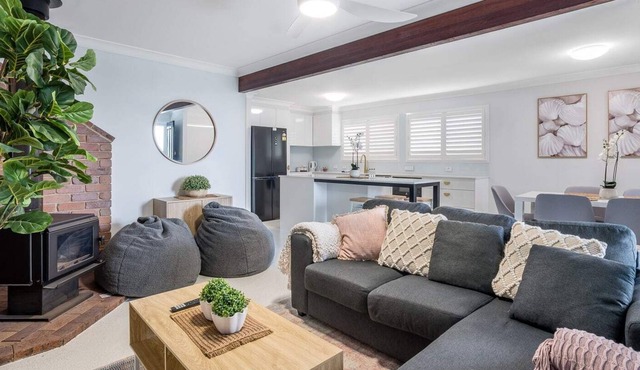 Beachfront Bliss, Wynnum in Wynnum