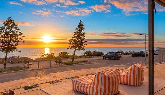 Beachfront | Brand New Luxe Reno | 200m To Henley Square
