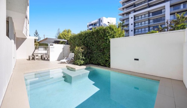 Beachside 3-Bed Apartment With Resort Pool