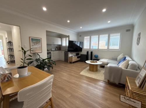 Beachside Coogee Apt with Parking