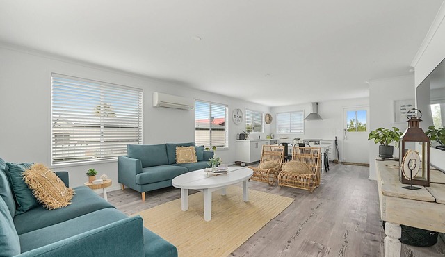 Beachside Cottage : 3 BR, 1 BA House in Hawley Beach, Sleeps 6