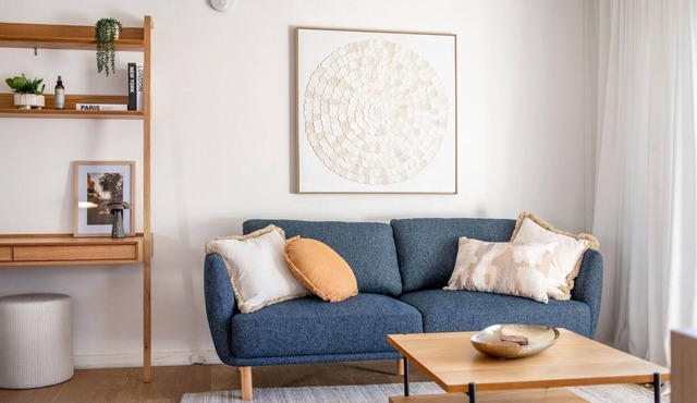 Beachside Escape – Bright Apt Steps from Cottesloe Beach with Balcony
