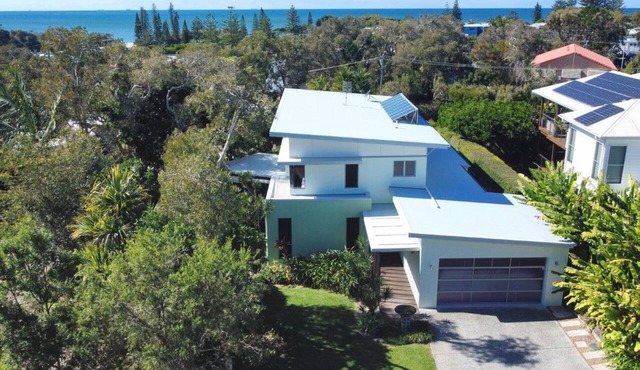 Beachside Getaway - Driftwood House