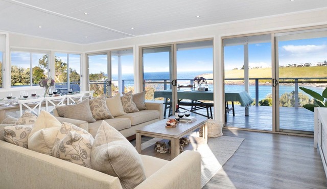 Beachview – Waterfront reserve, views from balcony and living areas