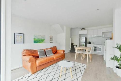 Beautiful 3BDR 2BA Townhouse in St Kilda East