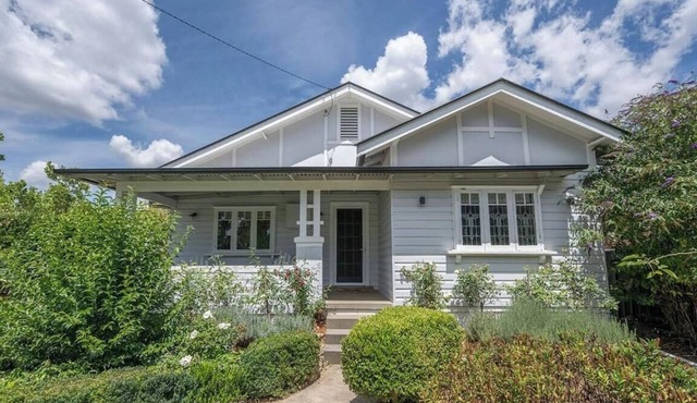 Bindi Cottage | Classic Charm, Short Stroll to CBD