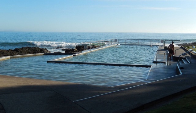 Black Head Beach 5bed ocean views 200m from Patrolled Black Head Beach