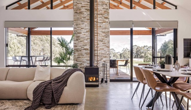 Bluegum Hideaway - luxury accom, aircon throughout, 2 kitchen/living