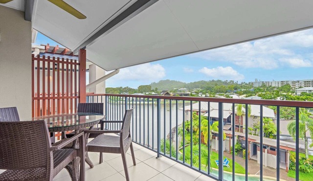 Bluewater Duo—Lagoon Views & Pool by Trinity Beach