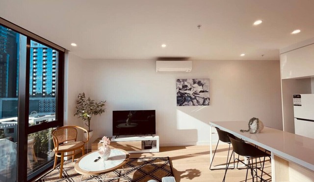 Box Hill 2bed 2bath Apartment