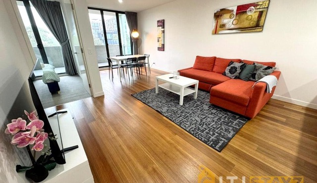 Braddon CBD Provenance 2BR 2BA Apt and Parking