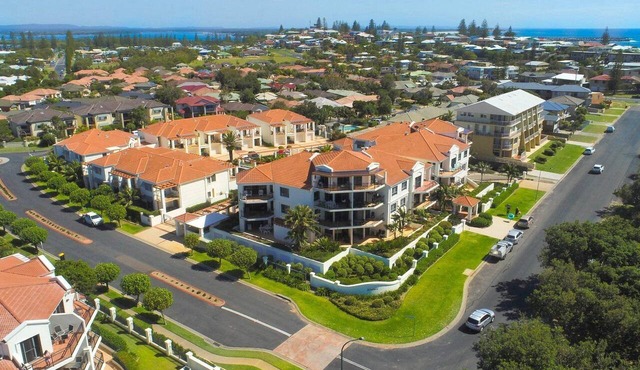 Breakers Block 2 Unit 11 - Lifestyle Yamba
