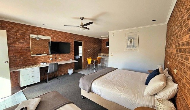 Bridge Motor Inn