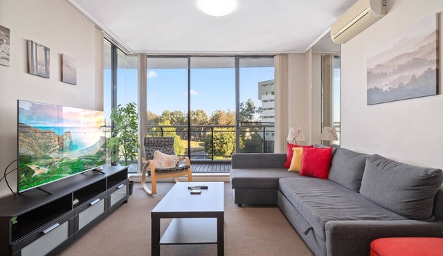 Bright 2-Bed Apartment Near Wentworth Point Sights