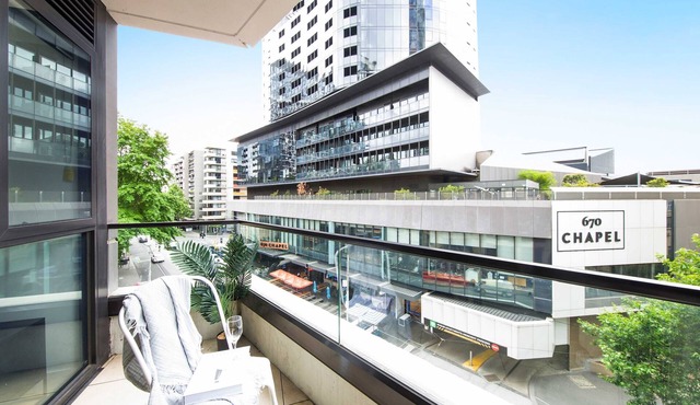 Bright & Modern 2BR Apt on Iconic Chapel Street