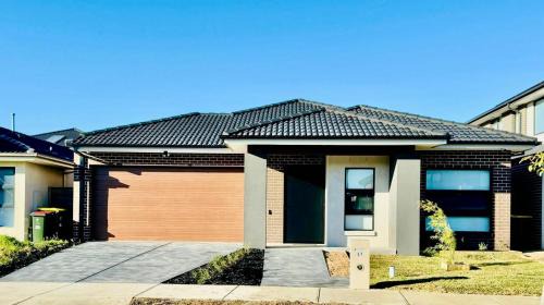 Bright & Spacious 4BR Getaway