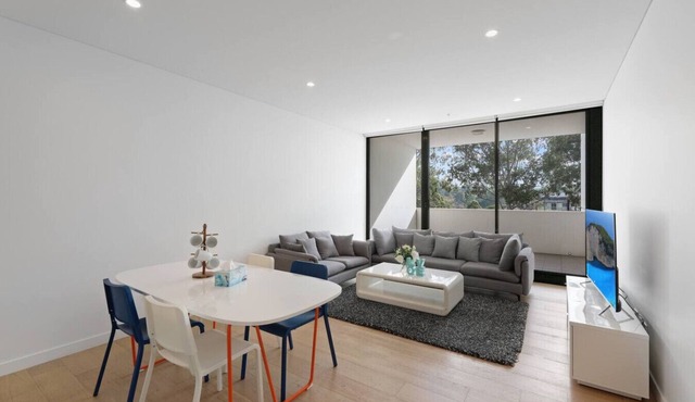 Bright & Stylish 2-Bedroom Escape in Gordon